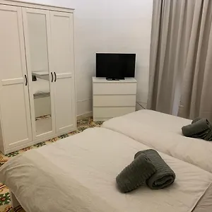 2 Bedroom In The Centre Of La Valette