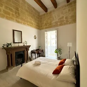 L'artist Casa Micallef Hostel