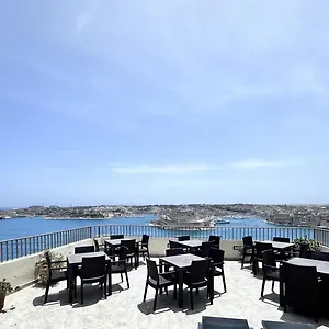 Grand Harbour Hotell